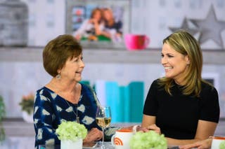 Savannah Guthrie (desno) i njezina mama Nancy govore u New Yorku